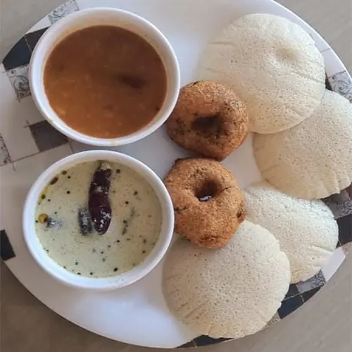 Idli, vada, sambar and coconut chutney breakfast at The GreenStay